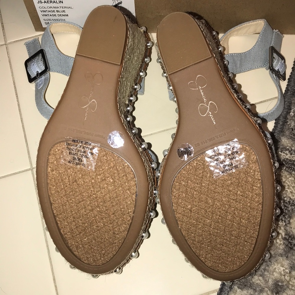 NEW NEVER WORN HEELS size 9 - Picture 4 of 5